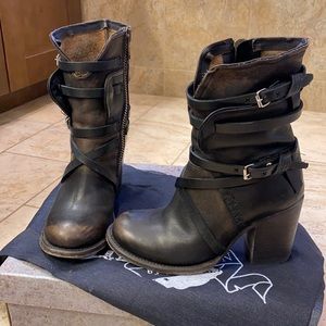 Freebird by Steven - Baker size 7,  black. worn twice. In excellent condition.